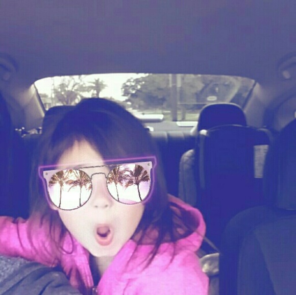 Meet your Posher, Stephanie - Picture 2 of 2